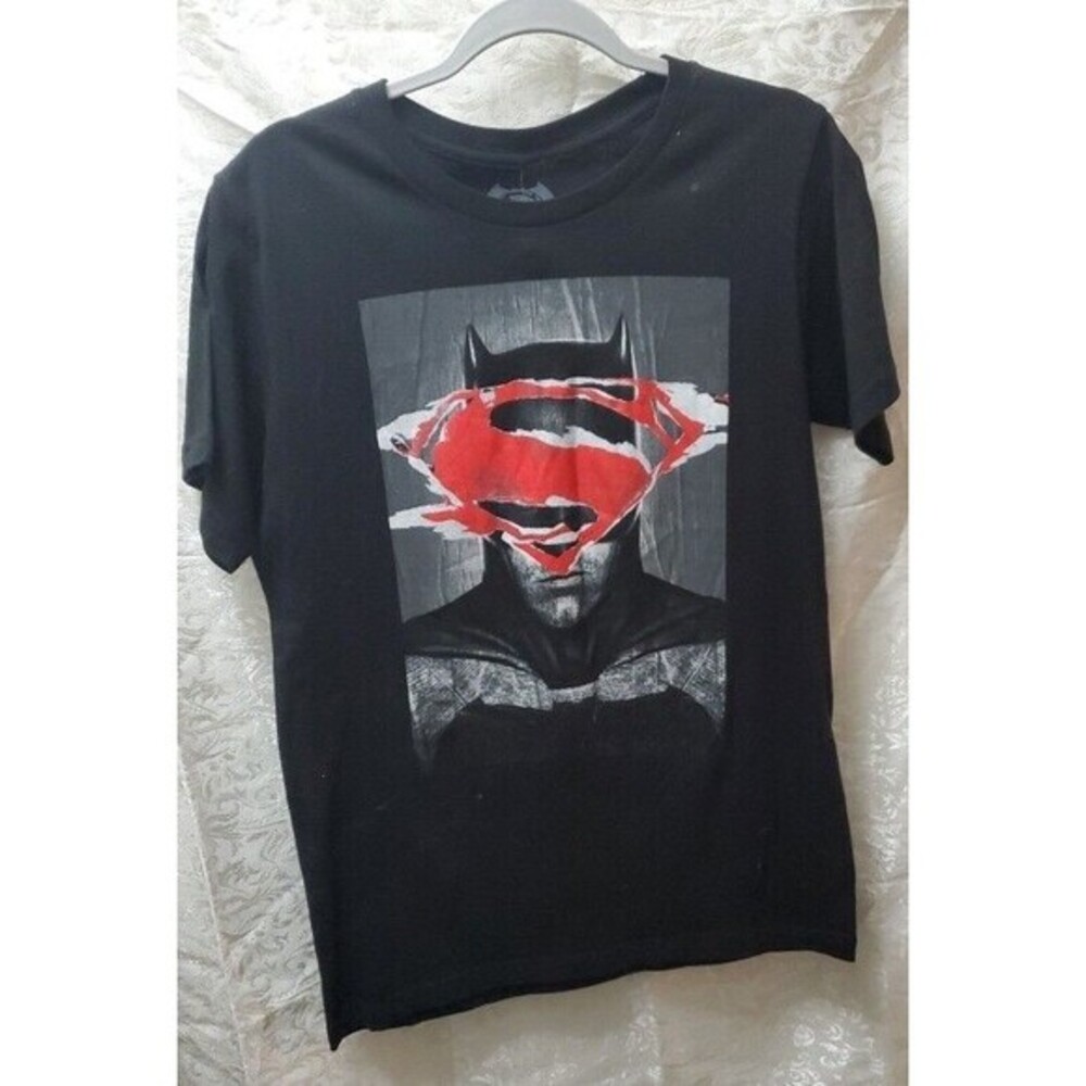 *NWT* Batman Vs Superman‎ Ripped Poster Mens T-shirt *MED*